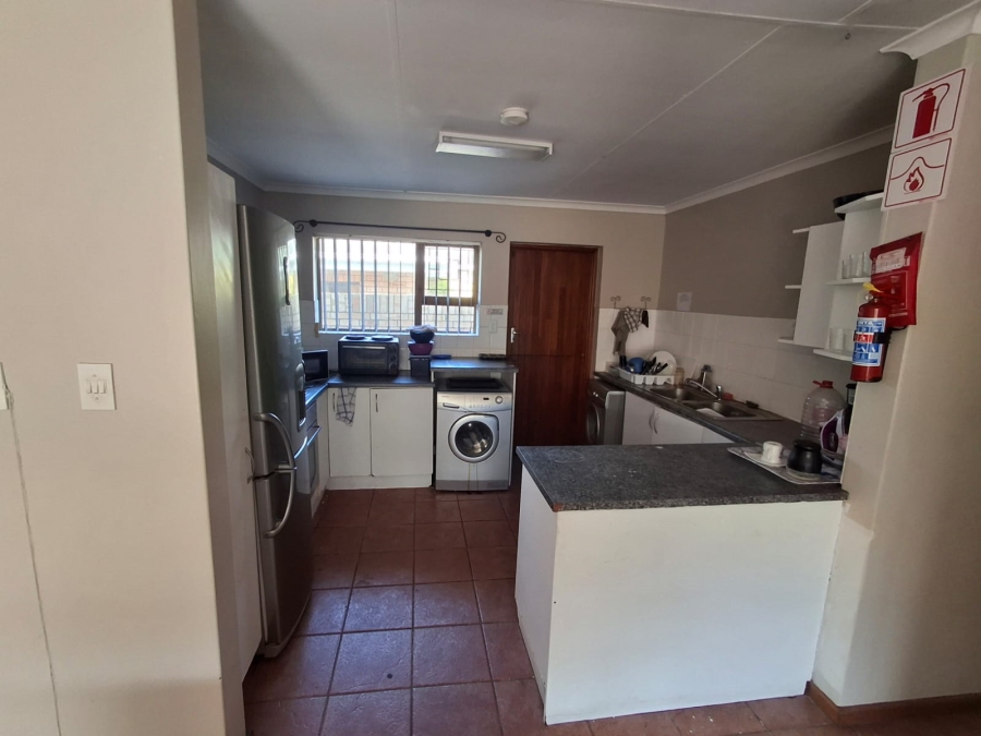 To Let 1 Bedroom Property for Rent in Summerstrand Eastern Cape